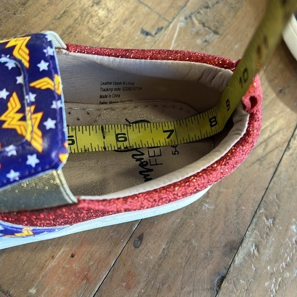 Monkey Feet wonder woman